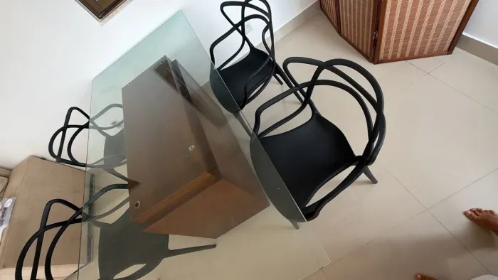 Mesa e cadeiras