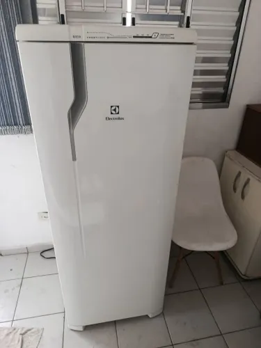 Geladeira Eletrolux Frost free RFE39