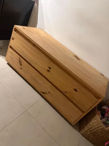 VENDO Banco com 2 gavetas. Dimensões: 119 x 50 x 56 cm Valor unitário: R$ 500,00