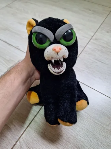 Pelúcia Feisty Pets Original Gato Preto (Muda de Cara)