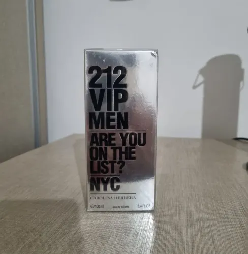 PERFUME 212 VIP MEN Carolina herrera