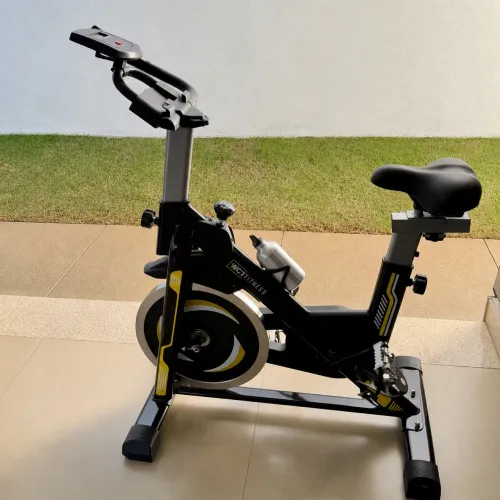 Bicicleta Spinning - inércia 13kg - sem uso