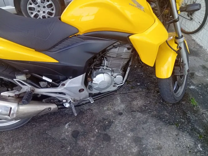 Vendo cb 300 impecável 2013