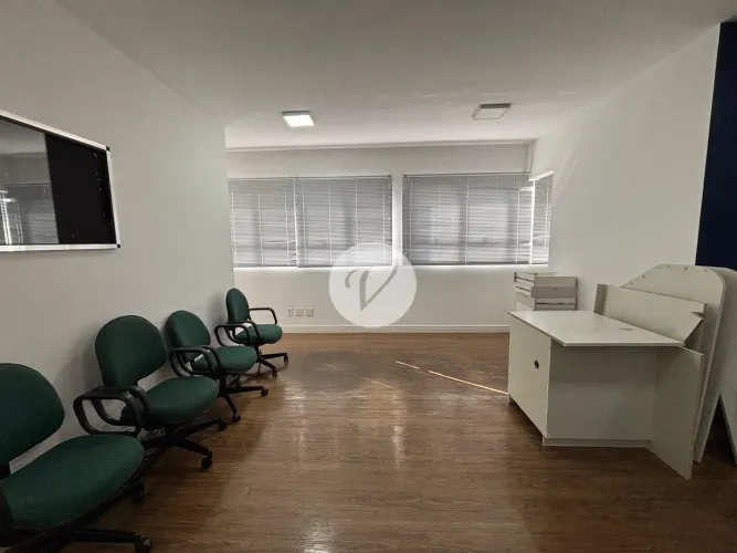 Sala Comercial para Aluguel em Santo André Centro 50 m² com 1 Vaga e Acabamento em Madeir