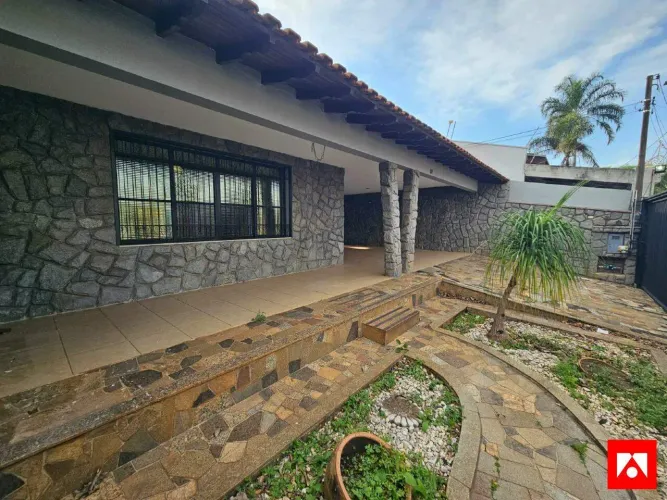 Casa com 5 quartos, 1 suíte e 4 vagas para locação no Jardim Primavera em Santa Bárbara D'