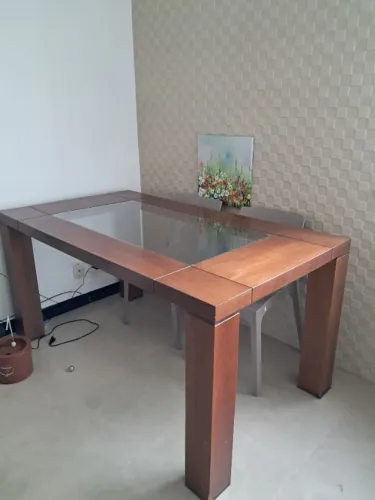 Mesa de jantar 1,60x0,90 com algumas avarias