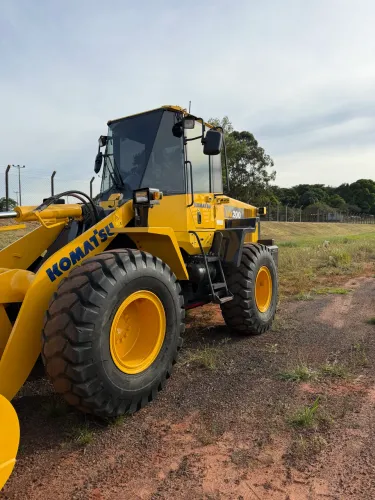 Pá carregadeira Komatsu WA200-6