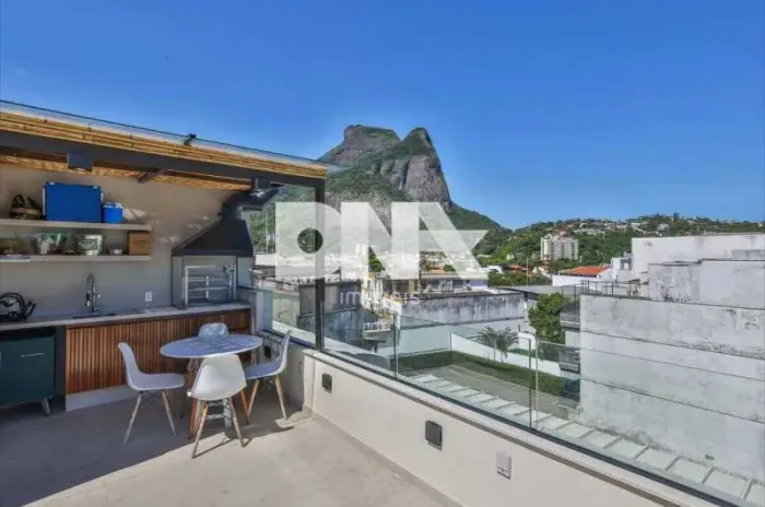 Cobertura no jardim oceanico triplex reformada vista pedra da gavea
