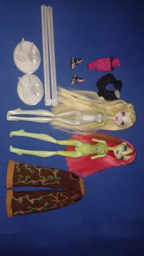 LOTE MONSTER HIGH- VENDO APENAS JUNTAS lagoona e Vênus