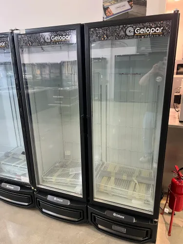 Freezer expositor pra congelados 2 portas frost free Gelopar
