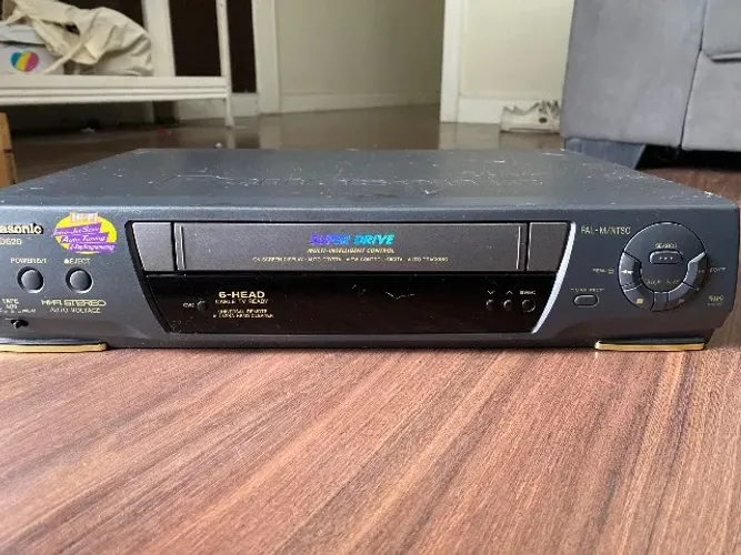 Vídeo cassete Panasonic NV-HD620BR funcionando | sem controle