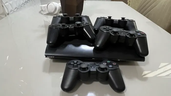 Ps3 desbloqueado, tudo funcionando com 5 controles.