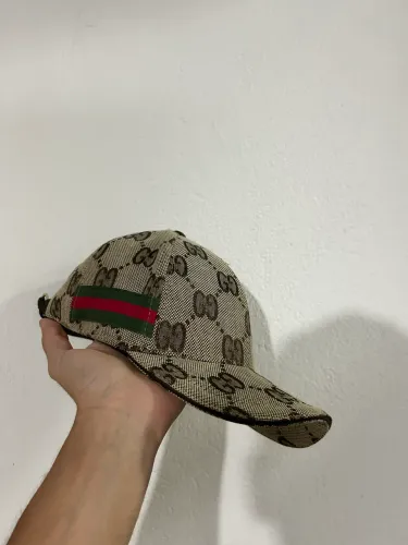 Boné da Gucci!
