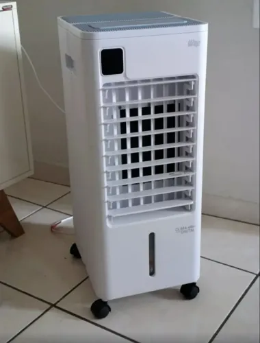 Climatizador de ar WAP clima control digital, branco e portátil.