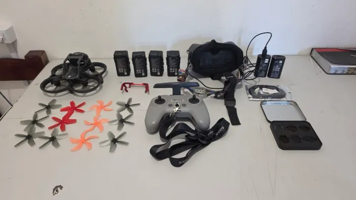 Vendo/Troco kit Avata com óculos, controle + 4 baterias e acessórios 