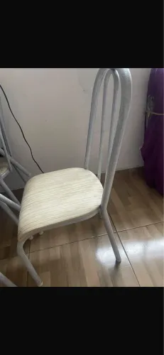 Mesa de mármore 6 cadeiras pouco tempo de uso !!