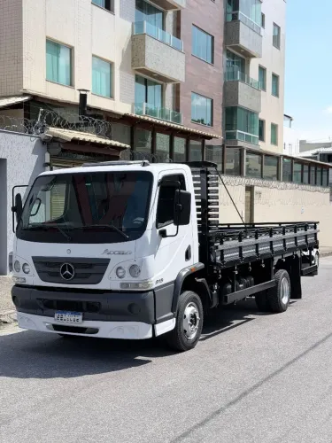 MB 815 ano 20 carronceiria com ar