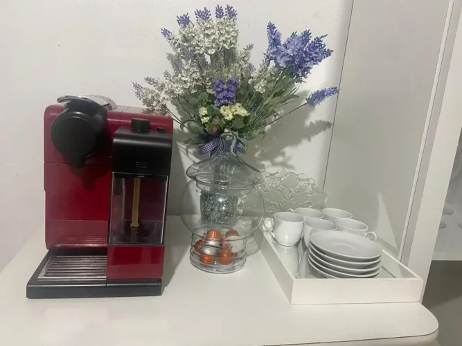 Cafeteria espresso Lattissima Touch Vermelha + Cápsulas