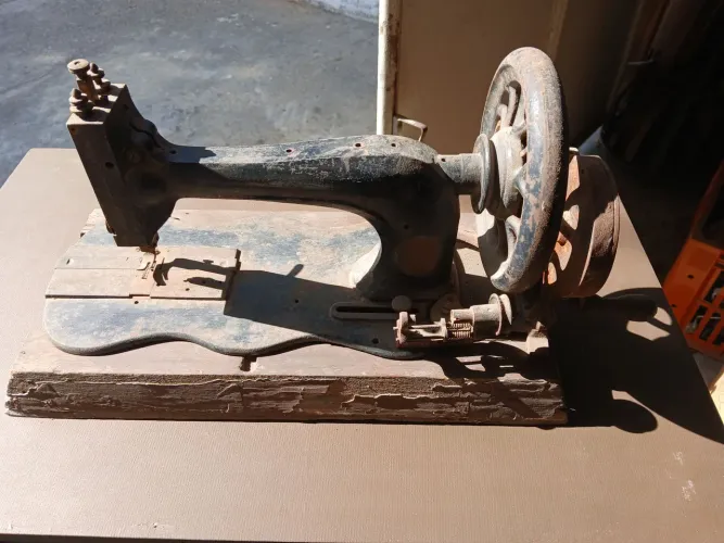 Máquina de costura antiga