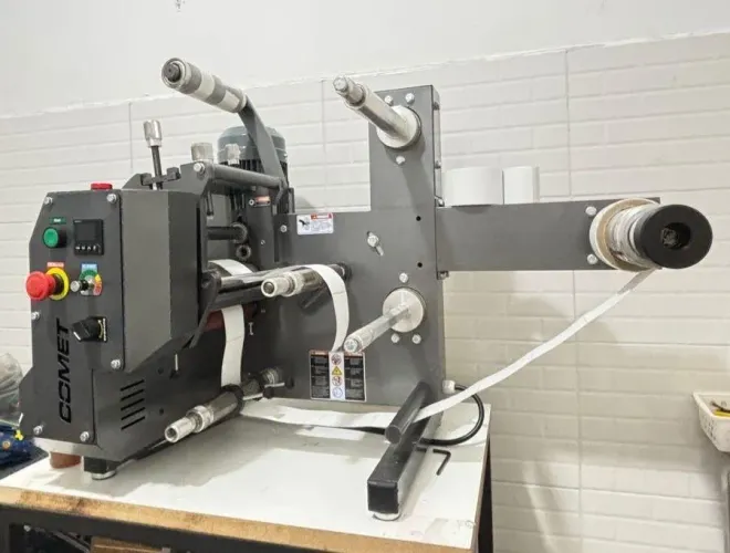 Troqueladora Comet 160mm, ano 2026, seminova, garantia, corte duplo, refile