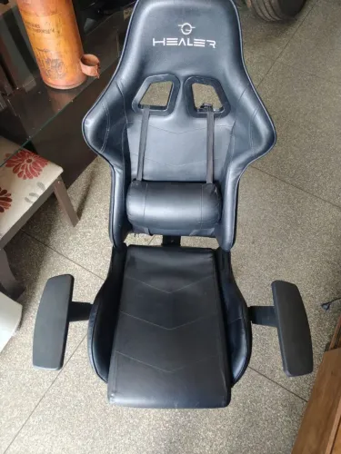 Cadeira gamer com regulagem de altura e encosto bem conservada entrego aproveita *