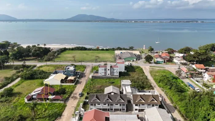 Terreno proximo ao mar na praia de  Itapoá - SC