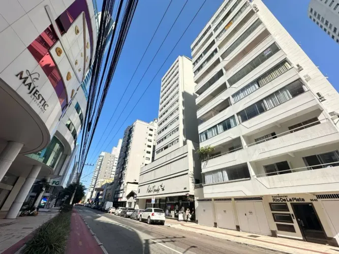 Apartamento de 2 dormitórios de frente para av. brasil em bal. camboriu para | Centro, Bal