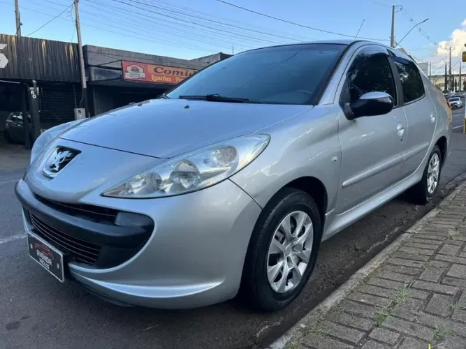 Peugeot 207 Sedan Passion XR 1.4 Flex 8V 4P 2010