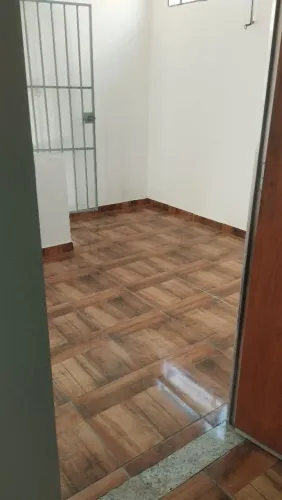 Casa de 2 quartos 2 banheiros sala cozinha e área de tanque impecável 