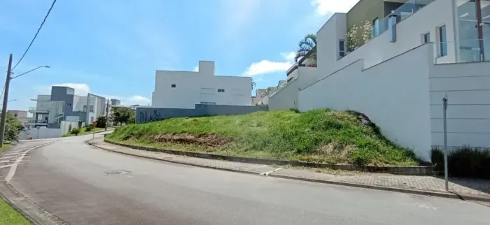 Terreno incrível - de ESQUINA- no Condomínio Jaguary- Urbanova, SJCampos.