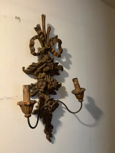 Antiga Arandela de Parede em Madeira Entalhada e Dourada - Estilo Clássico / Barroco