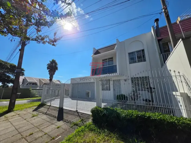Sobrado de esquina com 3 dormitórios à venda com 192,16m² no Tarumã