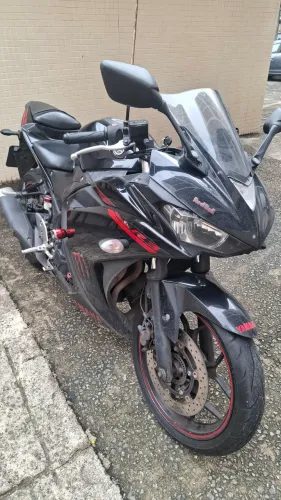 Vendo Yamaha R3 preta 2016 único dono