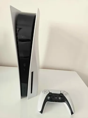 PS5 Fat com leitor de disco + 1 Controle + 4 Jogos