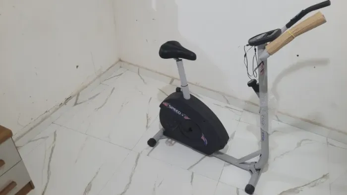 Vendo bicicleta de academia nunca usada