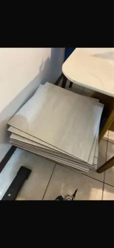 Cerâmica - em torno de 40 peças - com média de 56 cm em cada lado