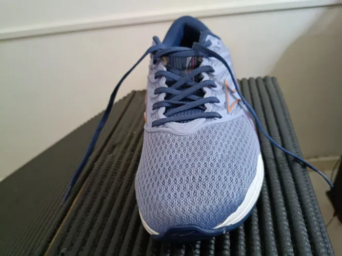 Tênis Mizuno original.
