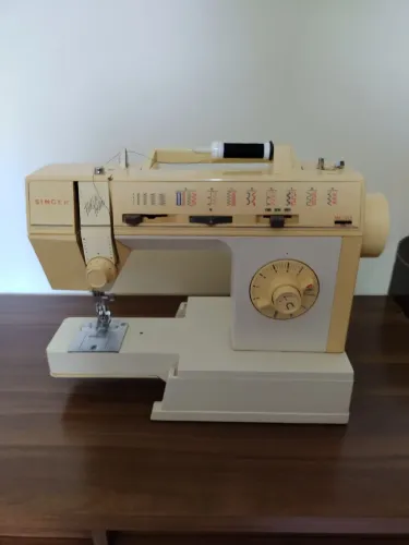 Máquina de Costura SINGER ZIG ZAG
