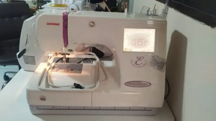 MAQUINA DE BORDAR - JANOME 350E  - "Necessita Reparo"