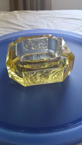 Maravilhosos cinzeiro e garrafa em cristal Tcheco.