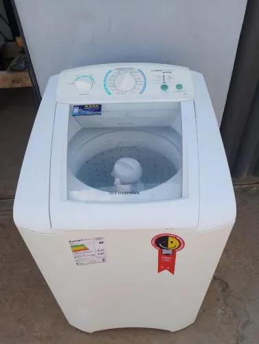 Vendo máquina de lavar Eletrolux 9k conservado 6 meses de garantia