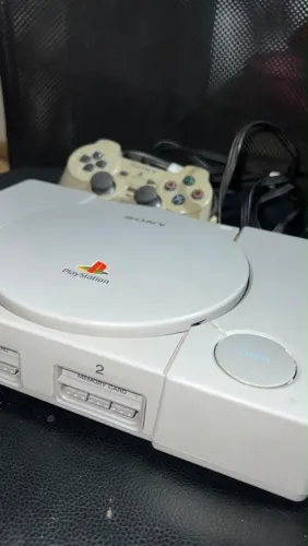 PlayStation 1 (PS1) Fat Original + Comando + Memory Card + Cabos