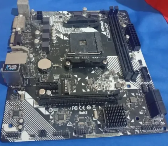 Vendo Placa Mãe A320M-HDV R4.0 Com Só um Slot de Memória Funcionando!