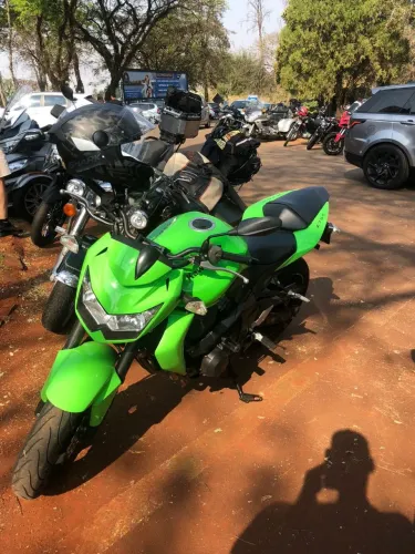 Kawasaki Z750 - venda ou troca por carro