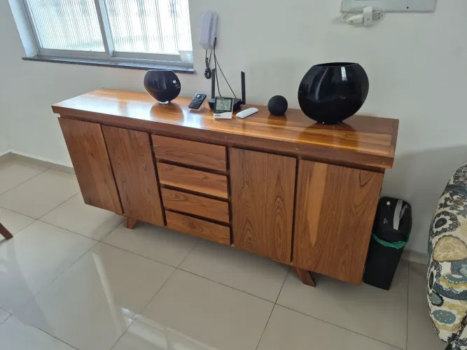 Aparador de sala de jantar feito artesanalmente em cedro