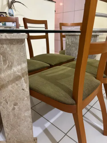 Mesa com 6 Cadeiras de madeira jacarandá 