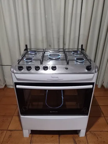 Fogão 05 bocas, impecável, funcionando tudo, acendimento elétrico, marca Atlas