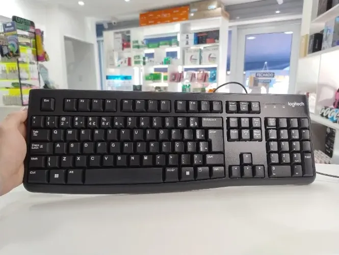 Teclado Logitech K120 USB ABNT2 Com Fio