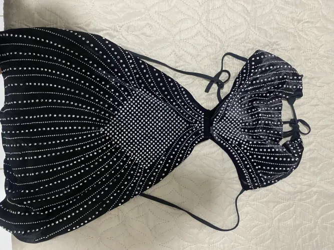 Vestido cravejado preto