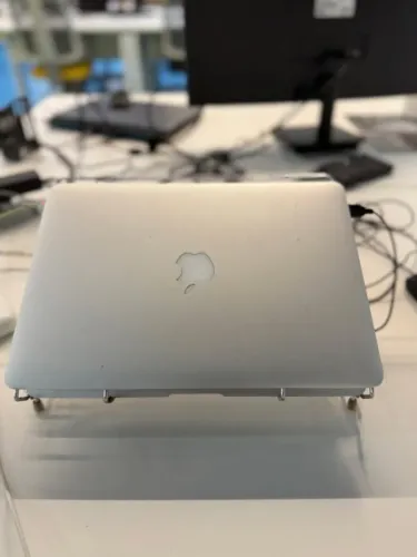 MacBook Air 2017 Core I5 13" 8GB RAM - 256GB SSD
